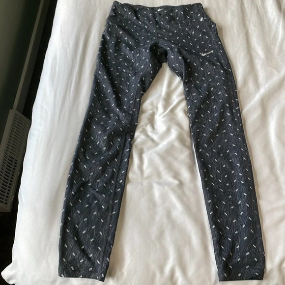 Nike Dri-Fit black with white leggings with reflectors size xs - Picture 2 of 12